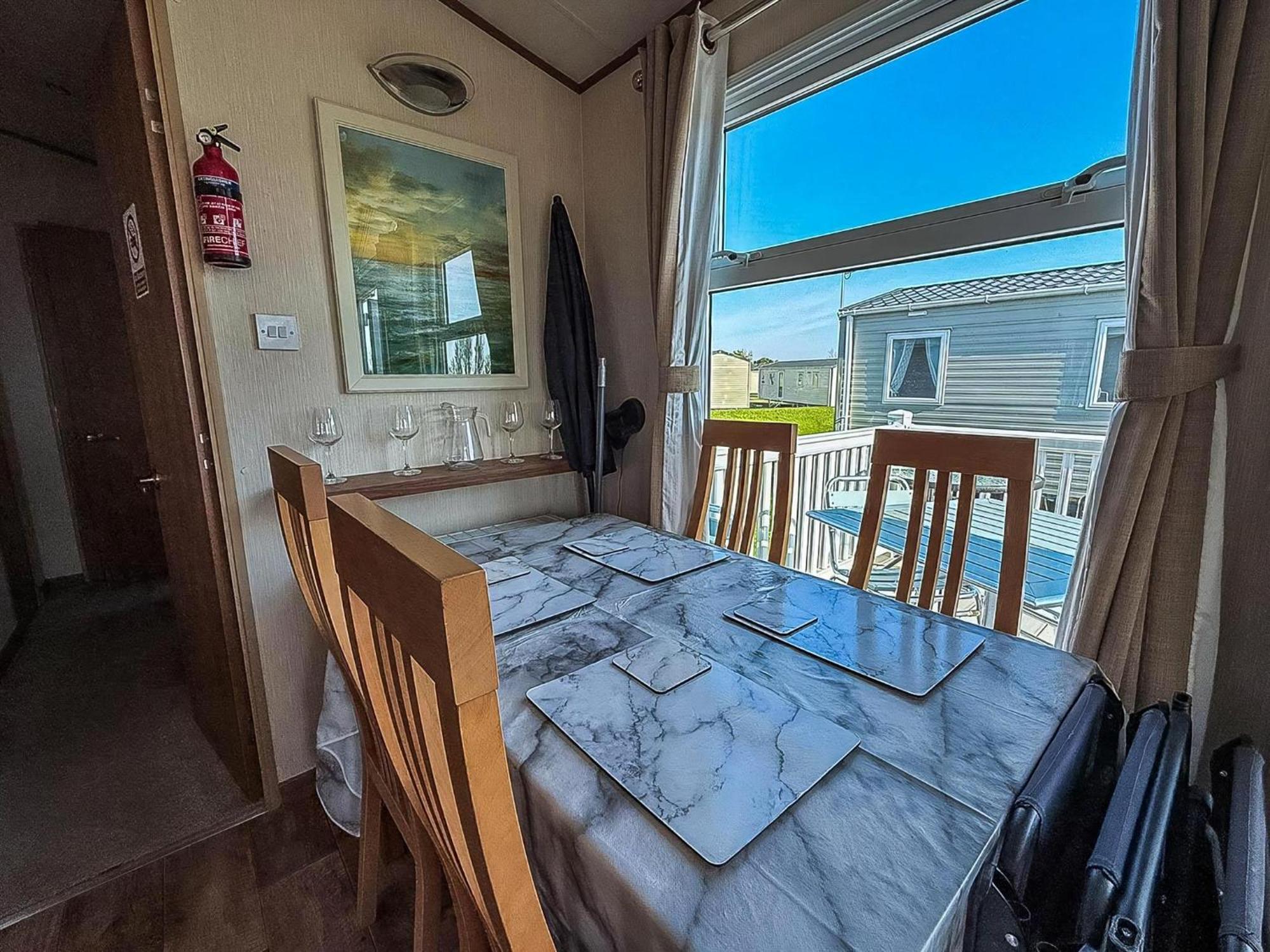 Stunning 6 Berth Caravan With Decking At Southview Holiday Park Ref 33175V Skegness Ngoại thất bức ảnh