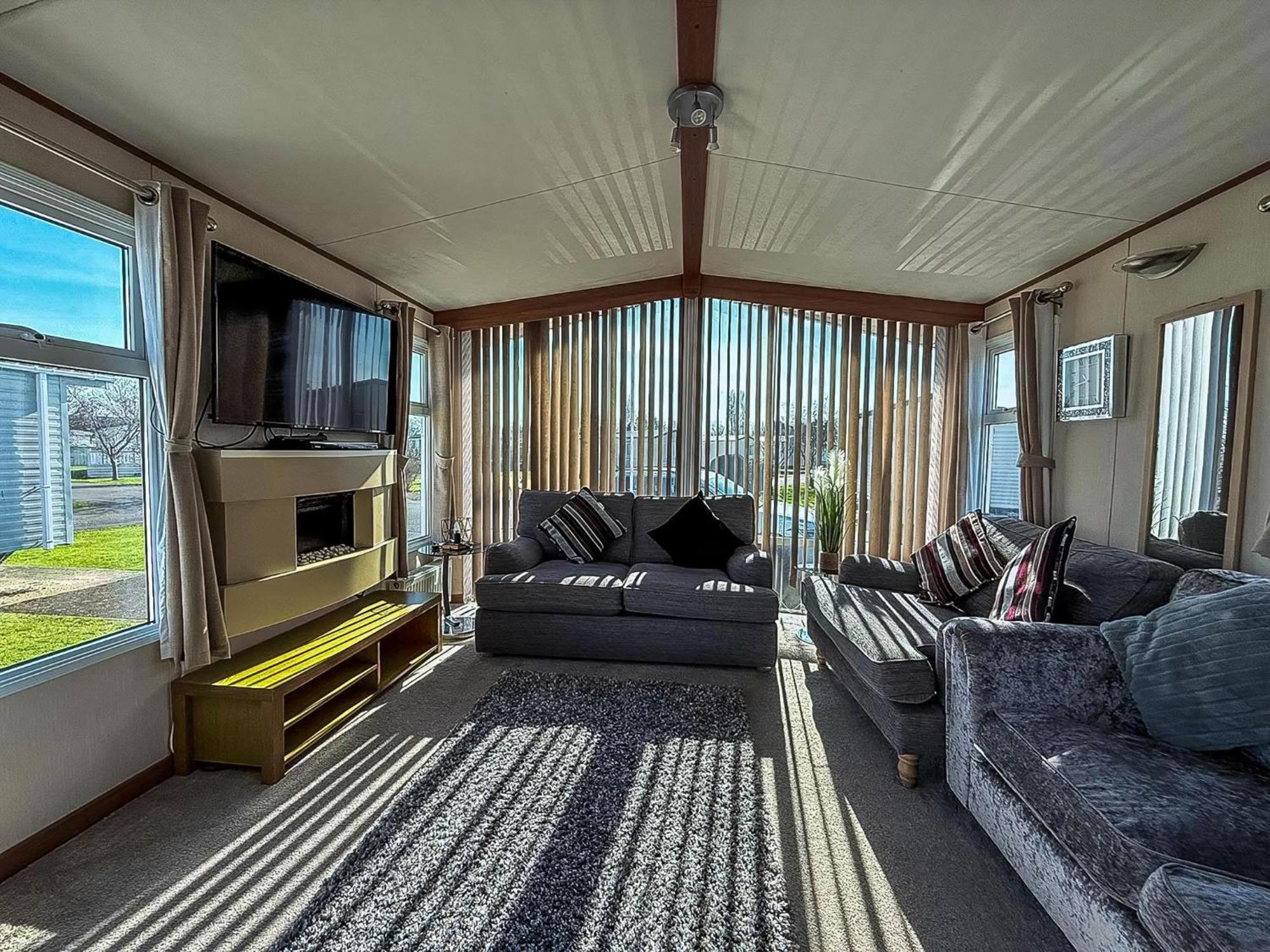 Stunning 6 Berth Caravan With Decking At Southview Holiday Park Ref 33175V Skegness Ngoại thất bức ảnh