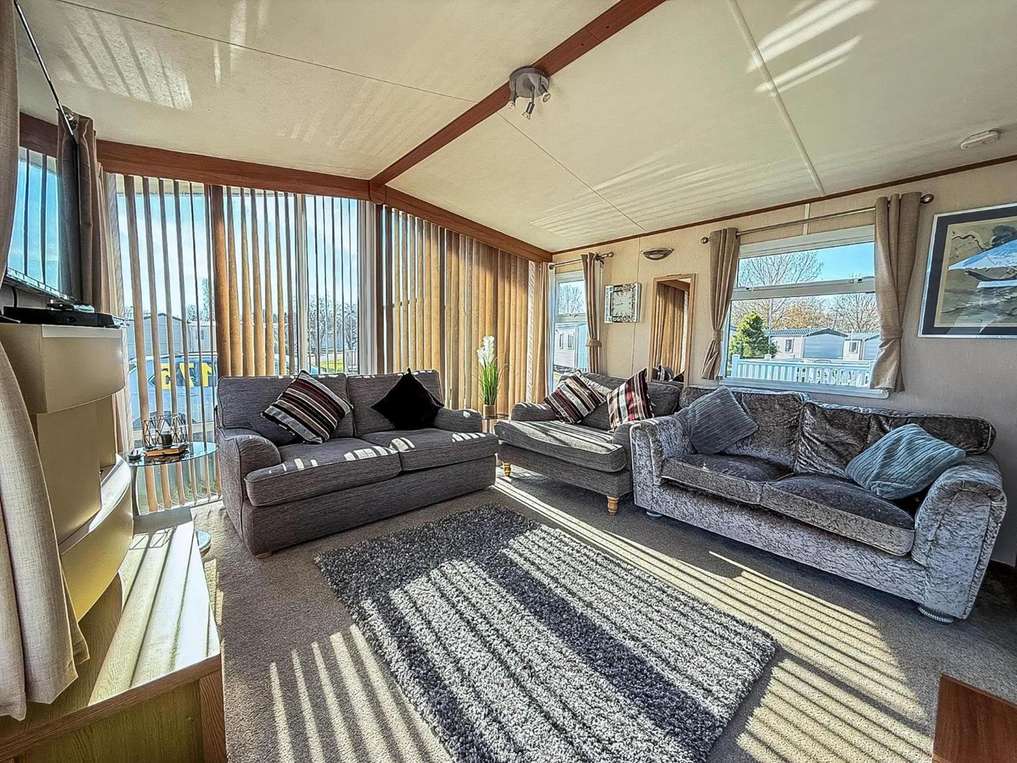 Stunning 6 Berth Caravan With Decking At Southview Holiday Park Ref 33175V Skegness Ngoại thất bức ảnh
