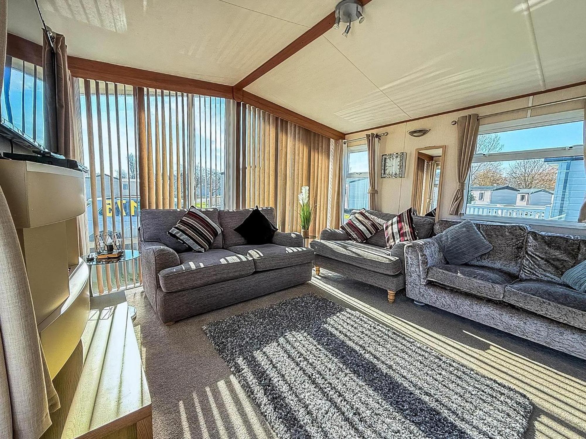Stunning 6 Berth Caravan With Decking At Southview Holiday Park Ref 33175V Skegness Ngoại thất bức ảnh